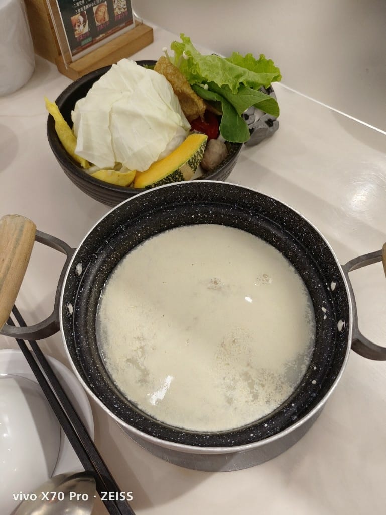 【新莊美食】 柒囍火鍋公司，網美風火鍋店！
