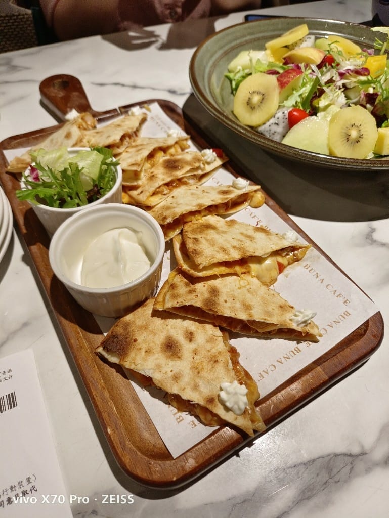 【新莊美食】布納咖啡，餐點也美味的網美咖啡館！