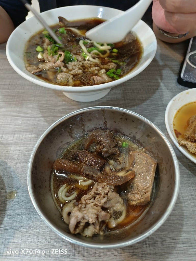 【新莊美食】 王的秘製黑蒜牛肉麵，巷弄裡的私房牛肉麵