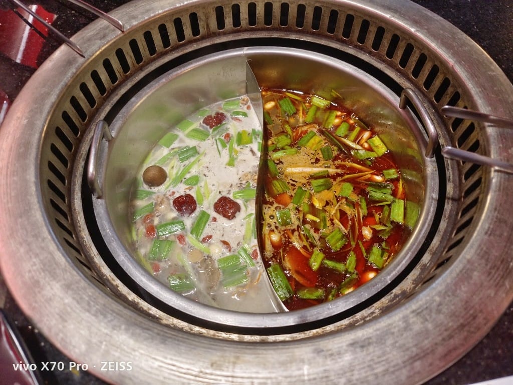 【新莊吃到飽】小蒙牛頂級麻辣養生鍋,平價湯頭好的火鍋吃到飽❤️ - 第5張圖 【新莊吃到飽】小蒙牛頂級麻辣養生鍋,平價湯頭好的火鍋吃到飽❤️