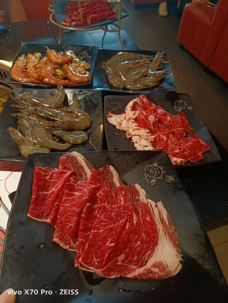 【新莊吃到飽】小蒙牛頂級麻辣養生鍋,平價湯頭好的火鍋吃到飽❤️ - 第8張圖 【新莊吃到飽】小蒙牛頂級麻辣養生鍋,平價湯頭好的火鍋吃到飽❤️