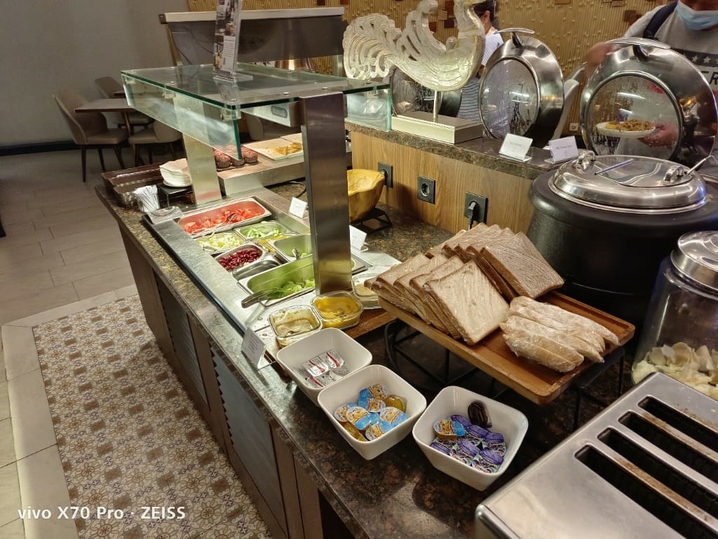 【印尼美食】蘇加諾哈達國際線貴賓室PlazaPremiumLounge & 拉萊伊國內線貴賓室ConcordiaLounge