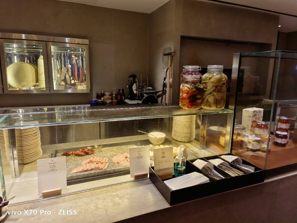 【香港美食】國泰航空玉衡堂貴賓室 & 大通銀行藍寶石貴賓室