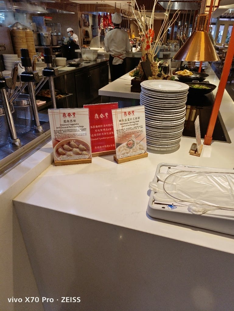 【台北吃到飽】香格里拉遠企CAFE8訪，平日午餐買一送一