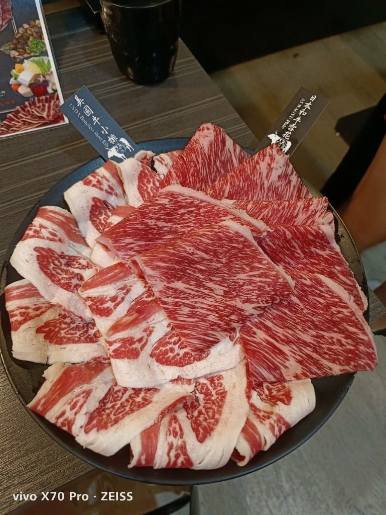 【新莊吃到飽】 武鶴個人鍋(新莊加盟店)，來試試和牛自由！