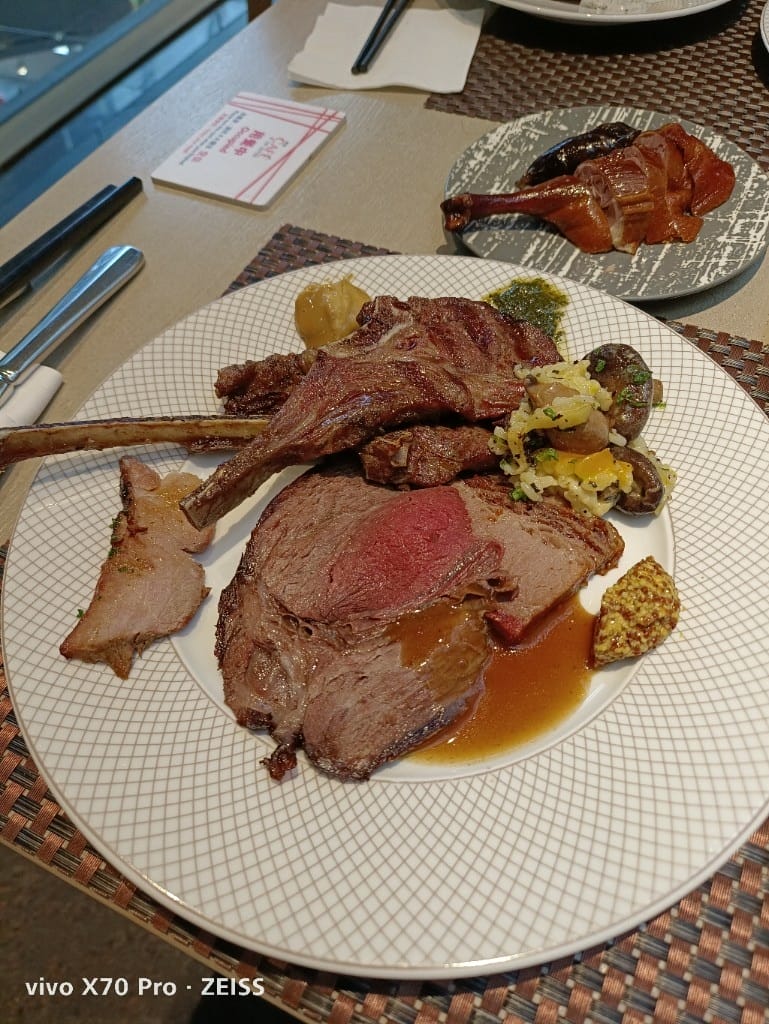 【台北吃到飽】香格里拉遠企CAFE8訪，平日午餐買一送一