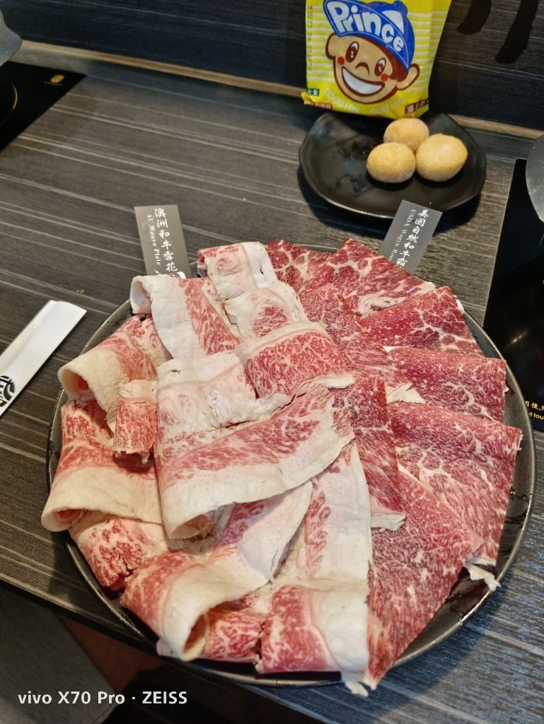 【新莊吃到飽】 武鶴個人鍋(新莊加盟店)，來試試和牛自由！