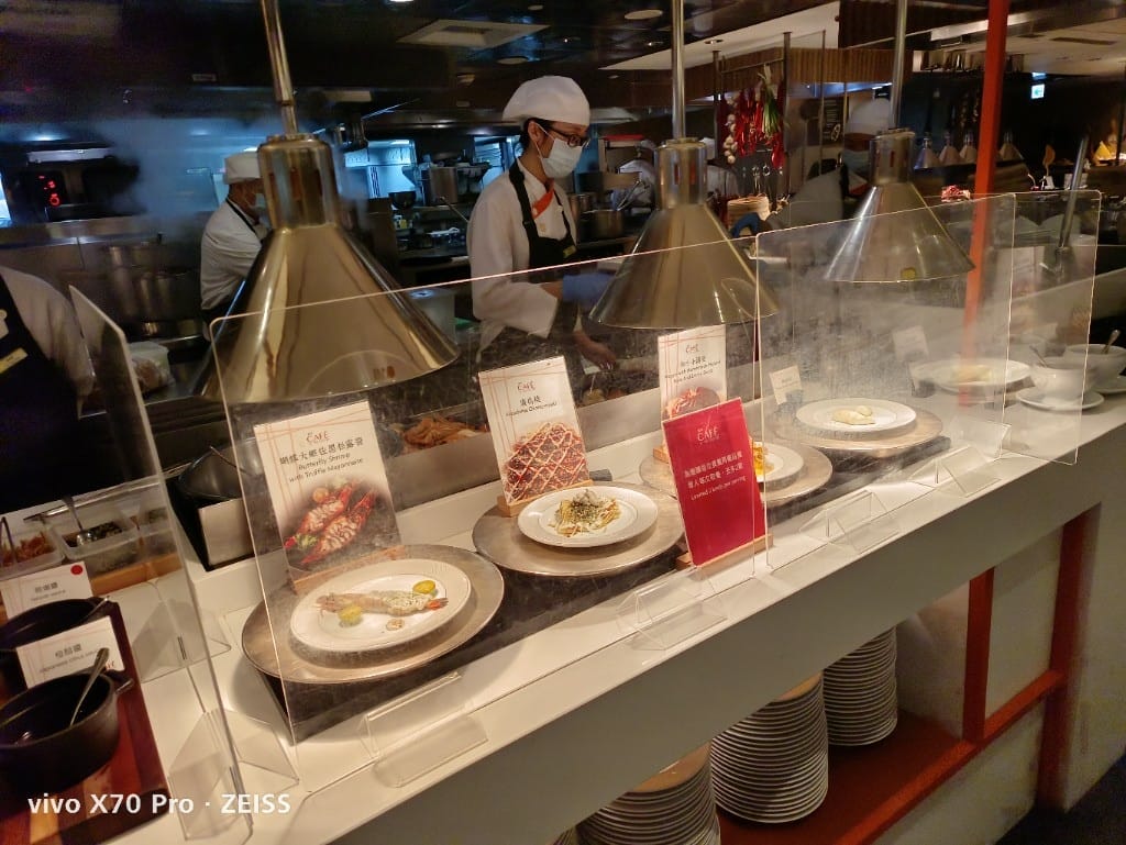 【台北吃到飽】香格里拉遠企CAFE8訪，平日午餐買一送一