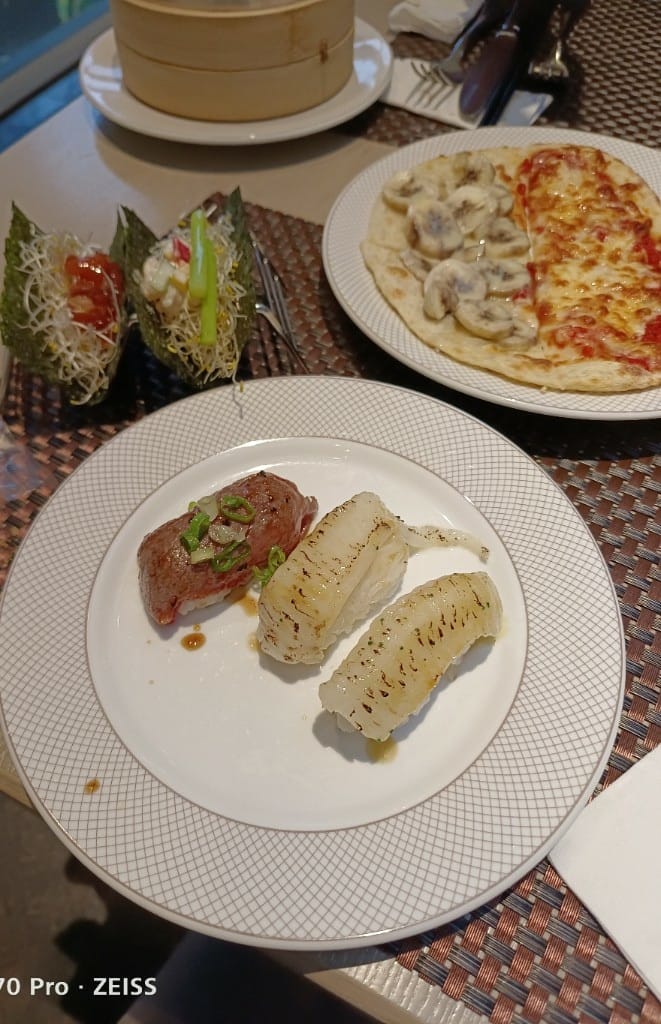【台北吃到飽】香格里拉遠企CAFE8訪，平日午餐買一送一