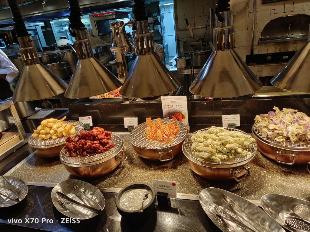 【台北吃到飽】香格里拉遠企CAFE8訪，平日午餐買一送一
