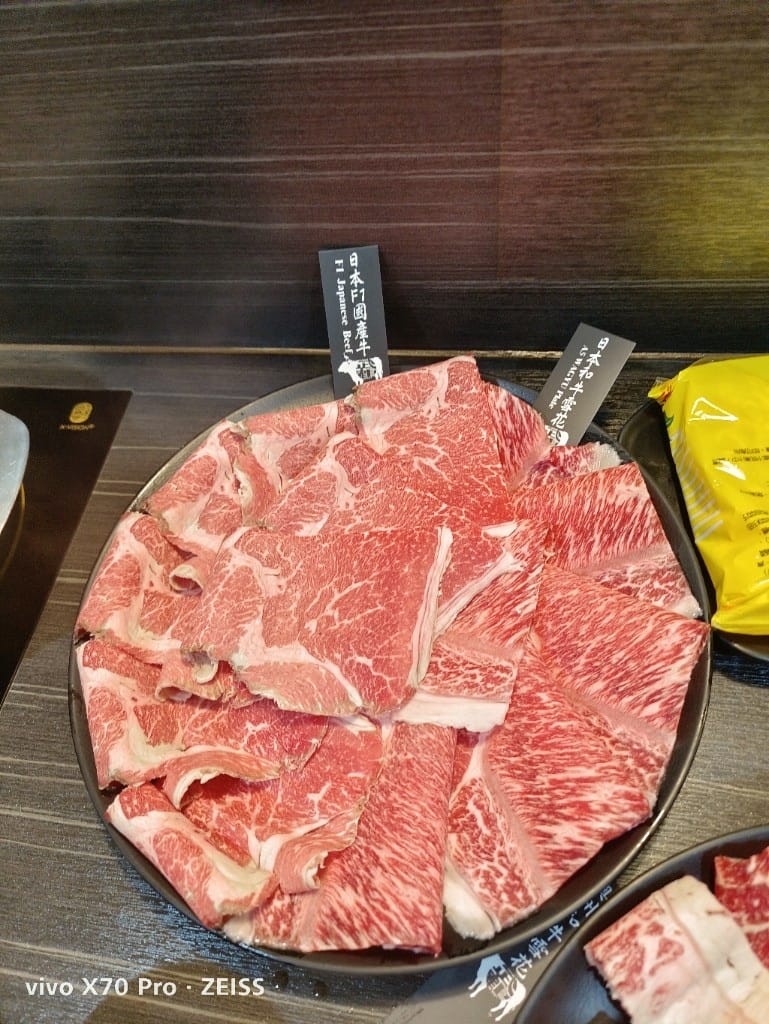 【新莊吃到飽】 武鶴個人鍋(新莊加盟店)，來試試和牛自由！
