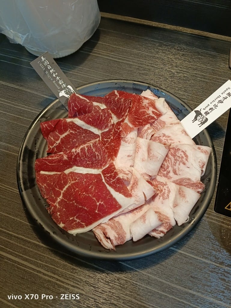 【新莊吃到飽】 武鶴個人鍋(新莊加盟店)，來試試和牛自由！
