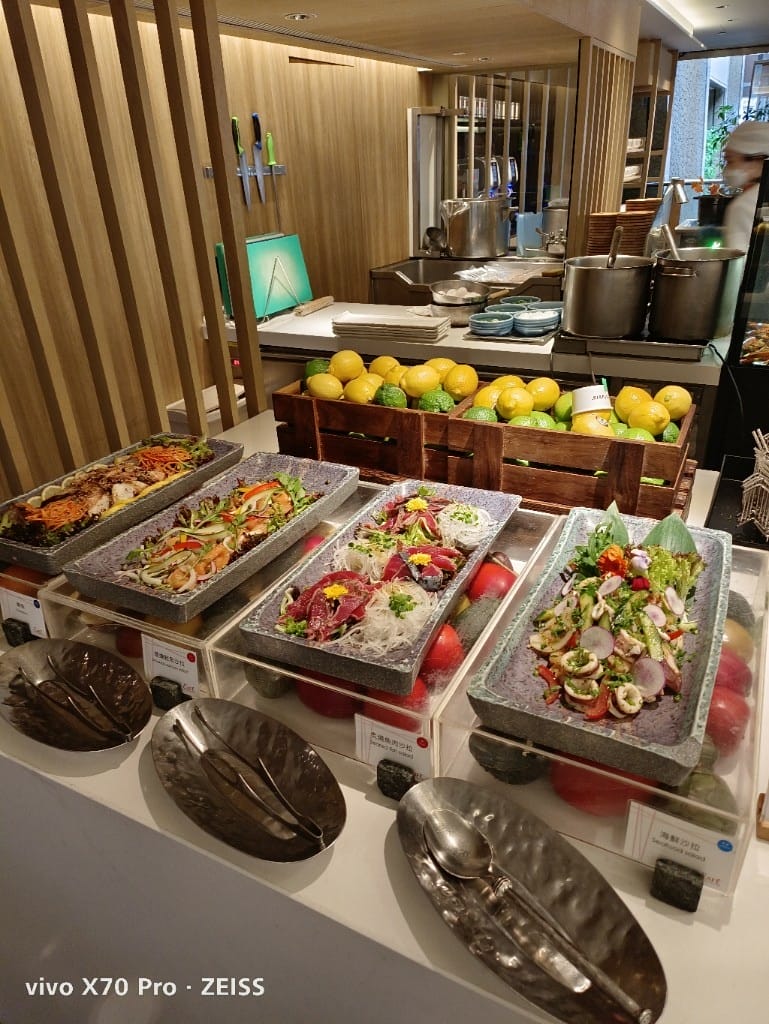 【台北吃到飽】香格里拉遠企CAFE8訪，平日午餐買一送一