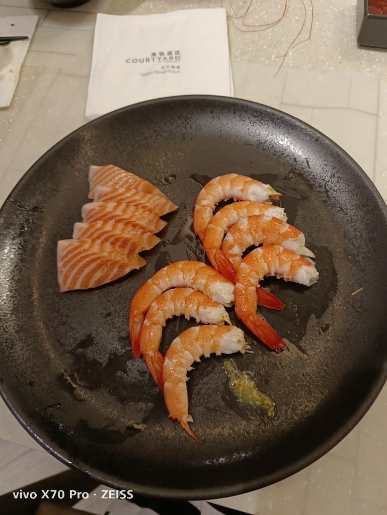 【台北吃到飽】國泰萬怡MJ Kitchen 自助餐廳，暖辛鍋物季！