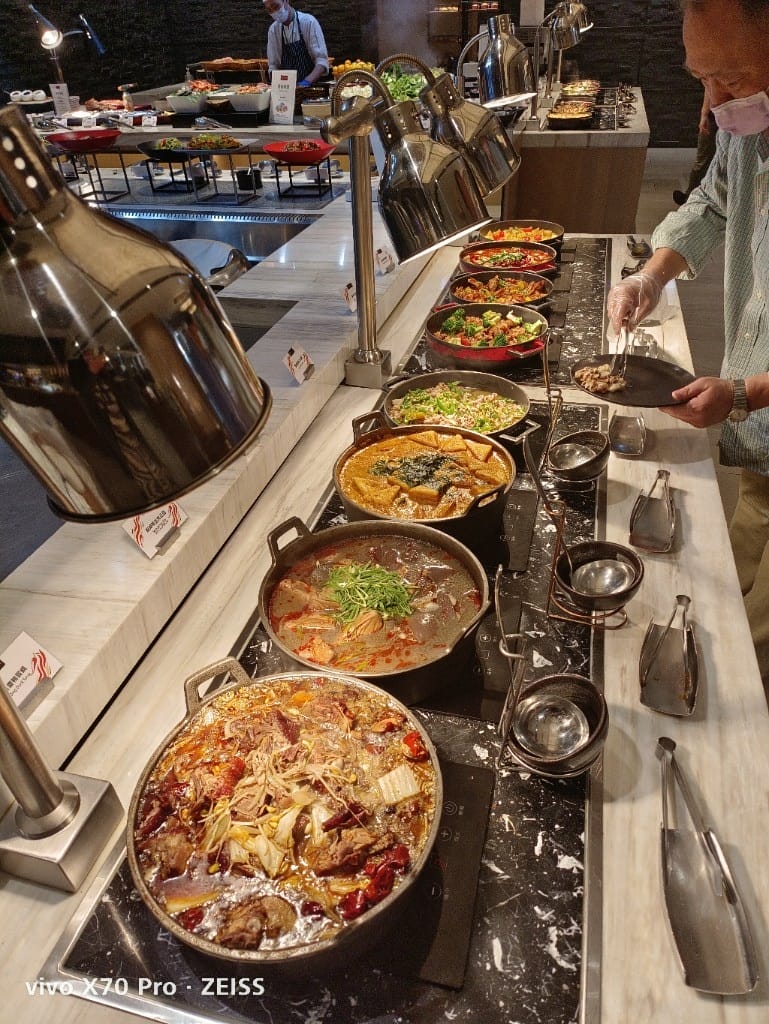 【台北吃到飽】國泰萬怡MJ Kitchen 自助餐廳，暖辛鍋物季！