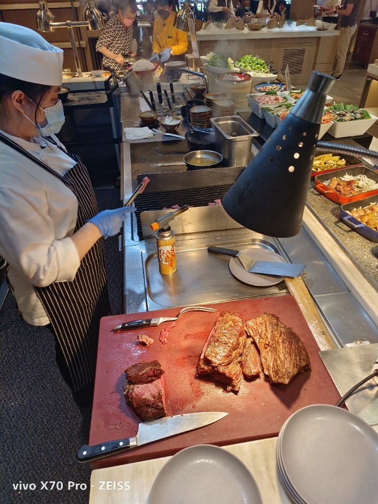 【台北吃到飽】國泰萬怡MJ Kitchen 自助餐廳，暖辛鍋物季！