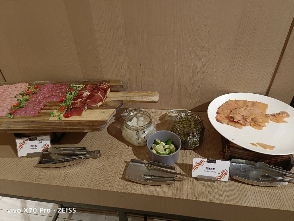 【台北吃到飽】國泰萬怡MJ Kitchen 自助餐廳，暖辛鍋物季！