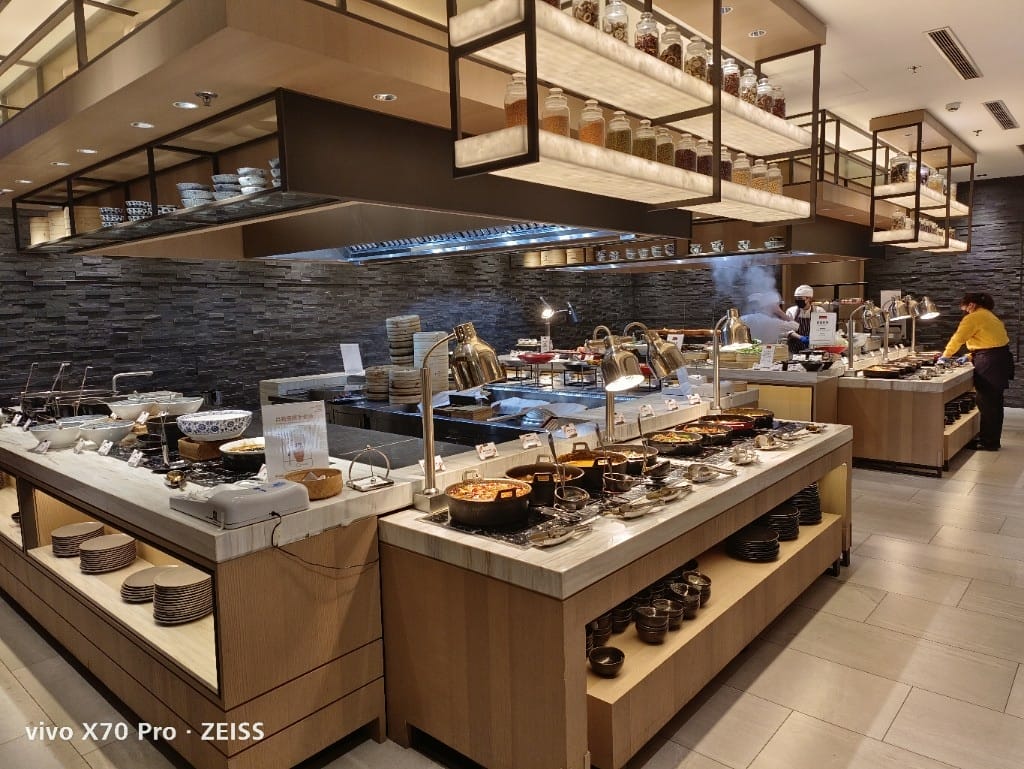 【台北吃到飽】國泰萬怡MJ Kitchen 自助餐廳，暖辛鍋物季！