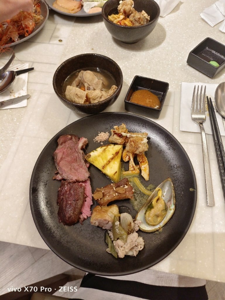 【台北吃到飽】國泰萬怡MJ Kitchen 自助餐廳，暖辛鍋物季！