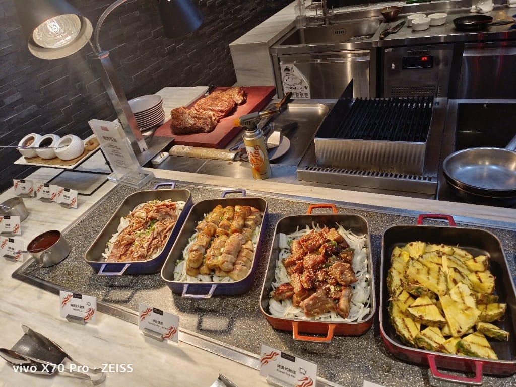 【台北吃到飽】國泰萬怡MJ Kitchen 自助餐廳，暖辛鍋物季！