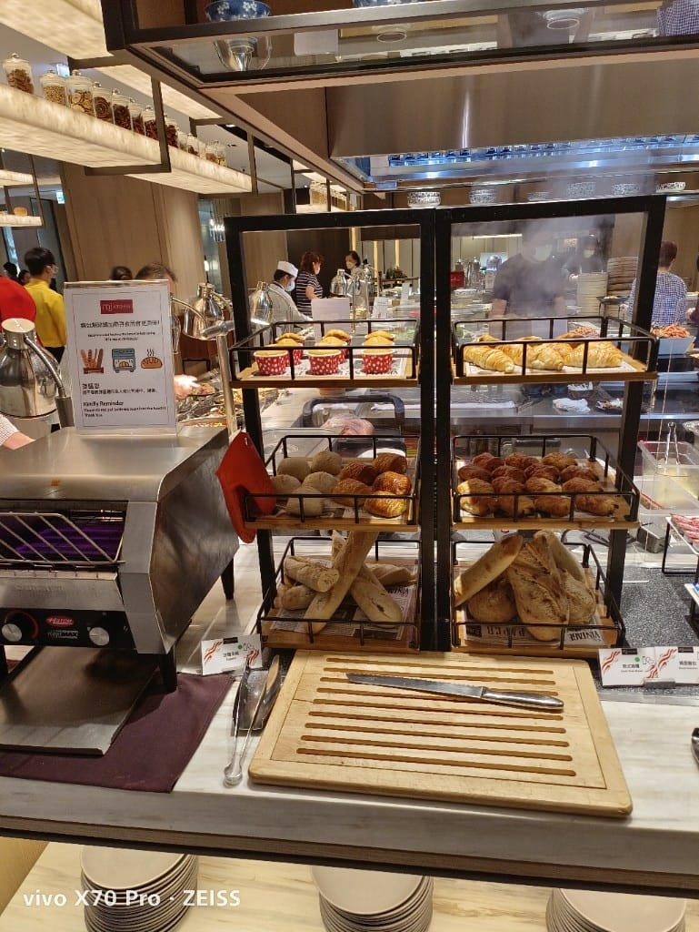 【台北吃到飽】國泰萬怡MJ Kitchen 自助餐廳，暖辛鍋物季！