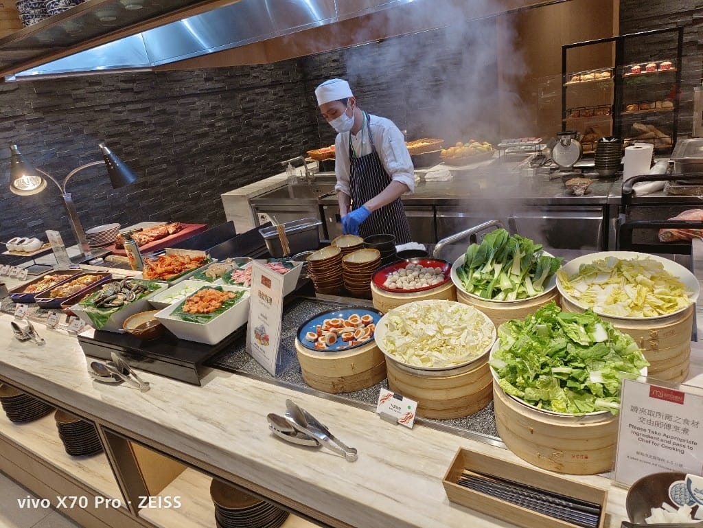 【台北吃到飽】國泰萬怡MJ Kitchen 自助餐廳，暖辛鍋物季！