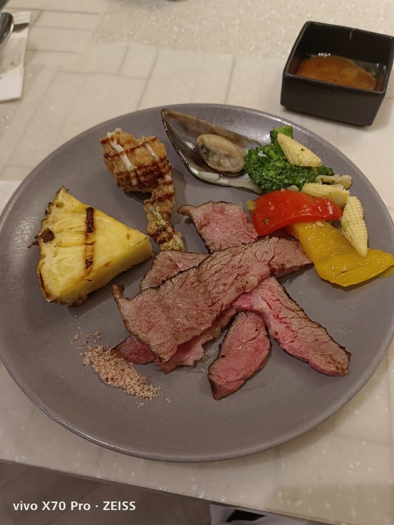 【台北吃到飽】國泰萬怡MJ Kitchen 自助餐廳，暖辛鍋物季！