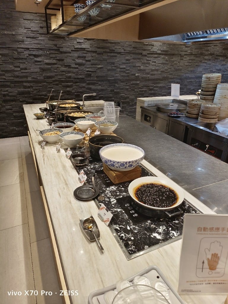 【台北吃到飽】國泰萬怡MJ Kitchen 自助餐廳，暖辛鍋物季！