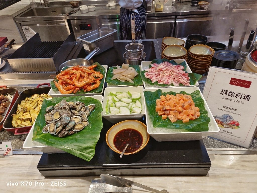 【台北吃到飽】國泰萬怡MJ Kitchen 自助餐廳，暖辛鍋物季！
