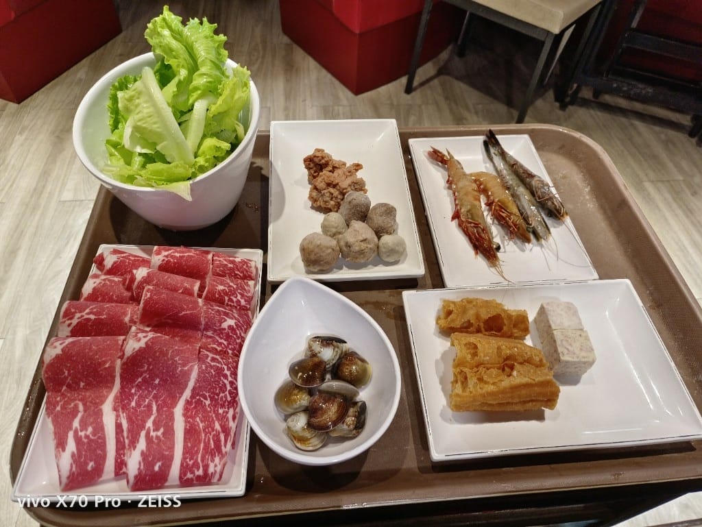 【台北吃到飽】滿堂紅頂級麻辣鴛鴦鍋，老牌麻辣鍋吃到飽，肉質出乎意料之外讚！