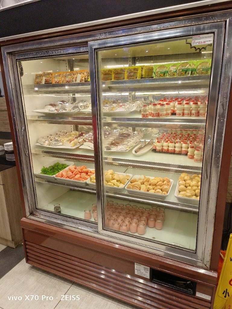 【新莊吃到飽】貴族世家體育館店，自助吧才是主角的平價牛排百匯