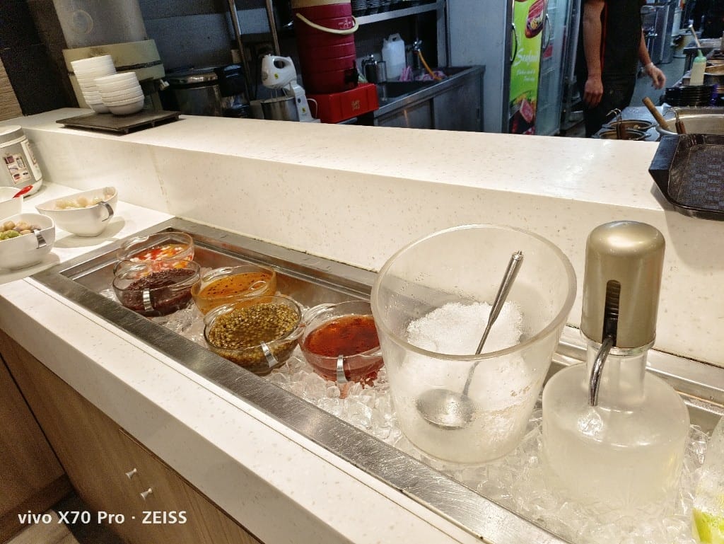 【新莊吃到飽】貴族世家體育館店，自助吧才是主角的平價牛排百匯