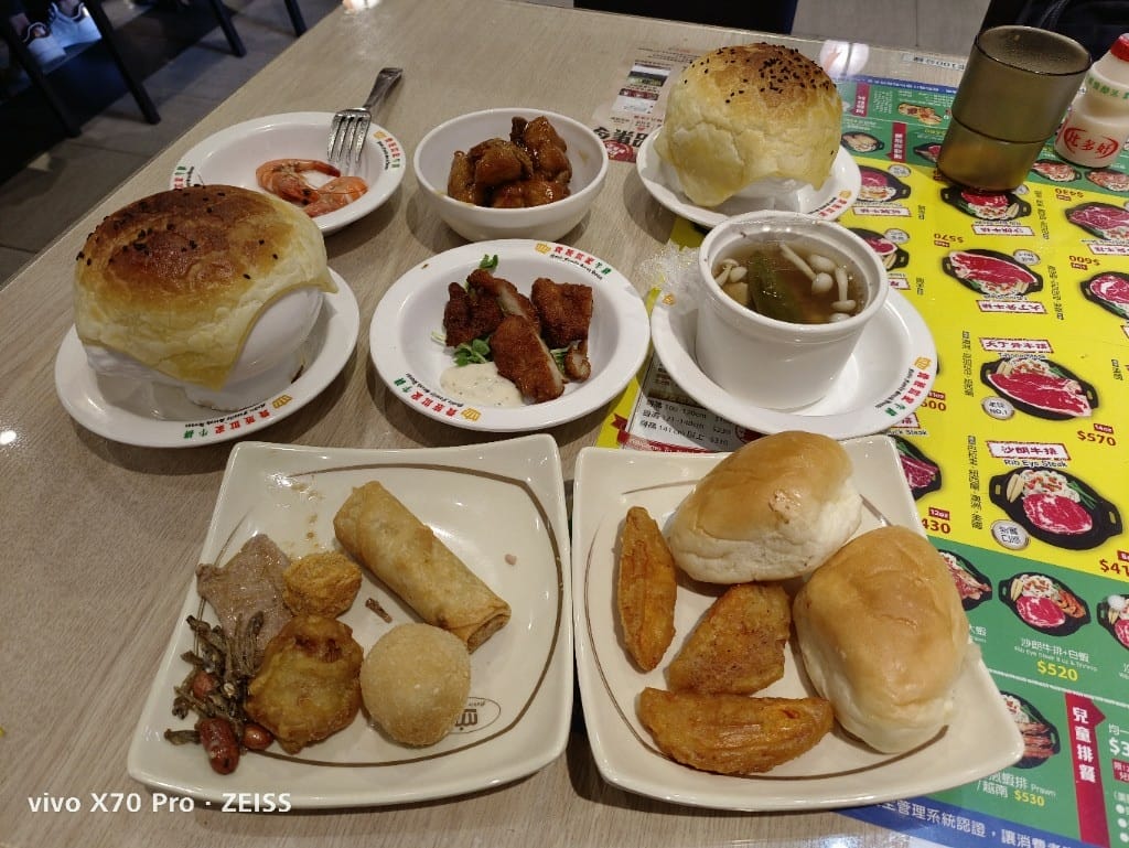 【新莊吃到飽】貴族世家體育館店，自助吧才是主角的平價牛排百匯