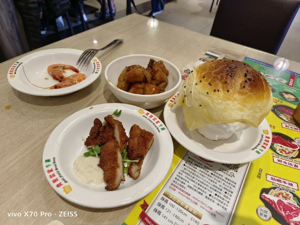 【新莊吃到飽】貴族世家體育館店，自助吧才是主角的平價牛排百匯