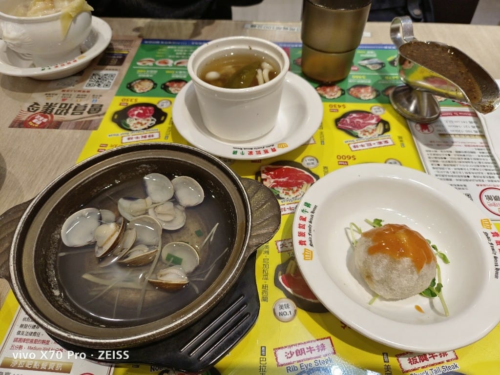 【新莊吃到飽】貴族世家體育館店，自助吧才是主角的平價牛排百匯