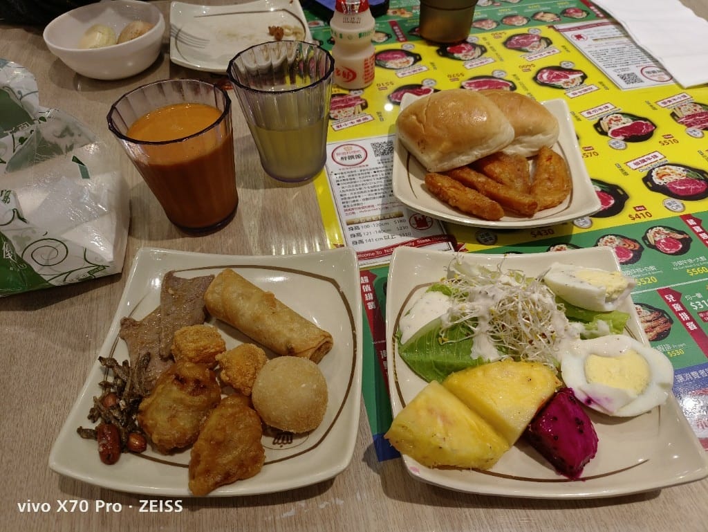 【新莊吃到飽】貴族世家體育館店，自助吧才是主角的平價牛排百匯