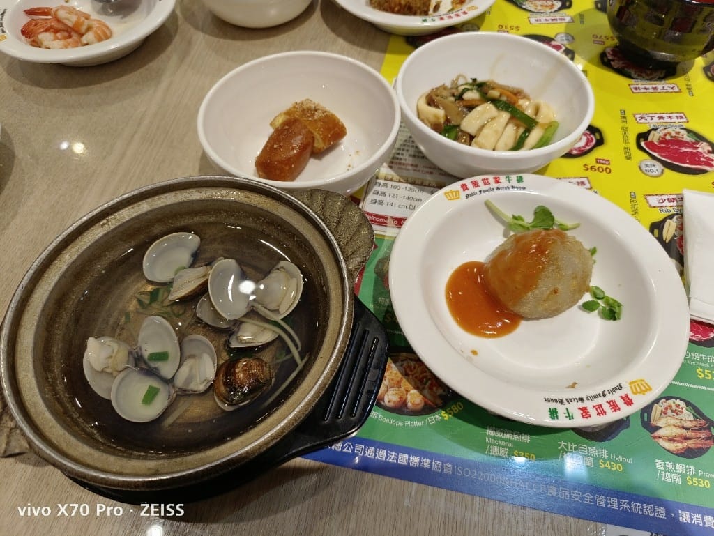 【新莊吃到飽】貴族世家體育館店，自助吧才是主角的平價牛排百匯
