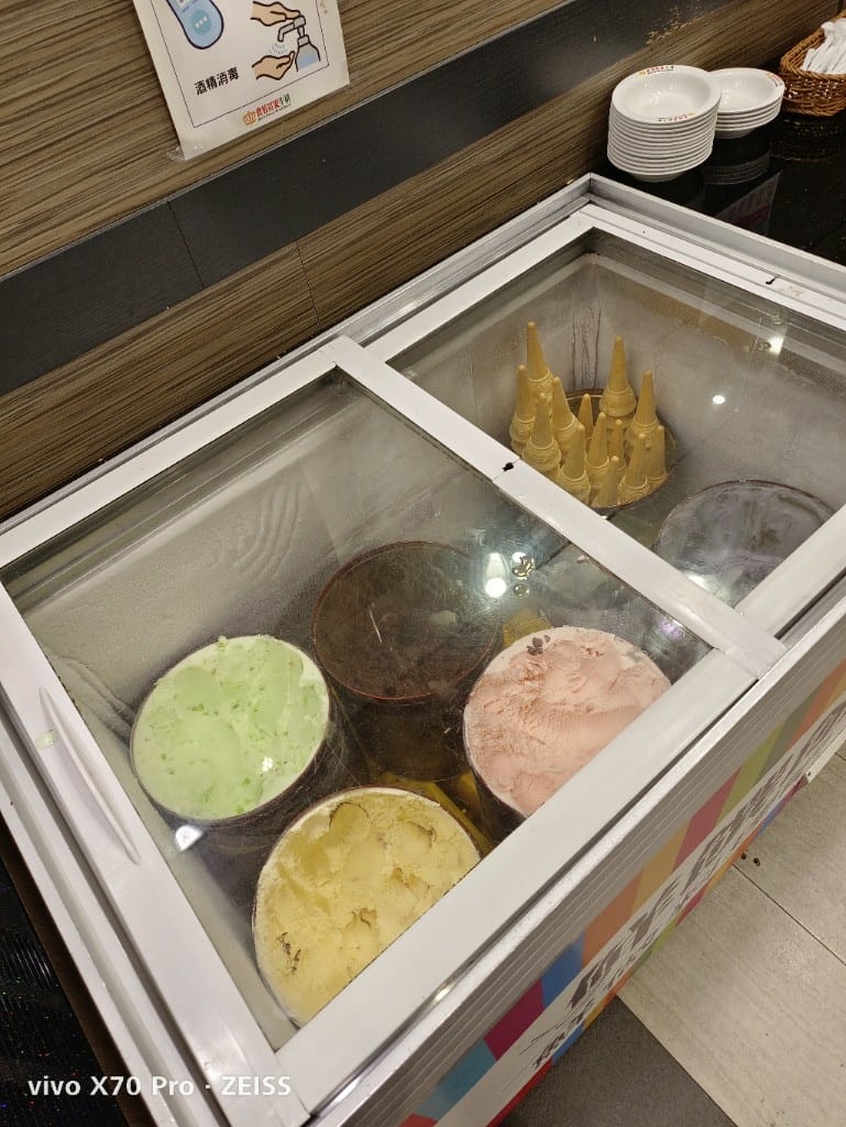【新莊吃到飽】貴族世家體育館店，自助吧才是主角的平價牛排百匯
