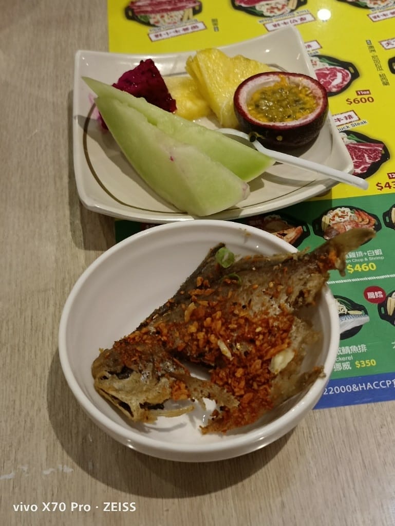 【新莊吃到飽】貴族世家體育館店，自助吧才是主角的平價牛排百匯