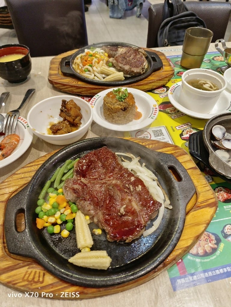 【新莊吃到飽】貴族世家體育館店，自助吧才是主角的平價牛排百匯