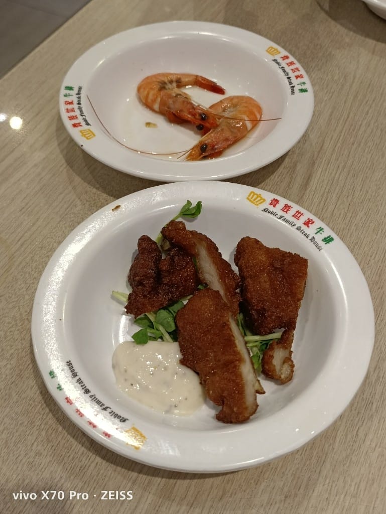 【新莊吃到飽】貴族世家體育館店，自助吧才是主角的平價牛排百匯