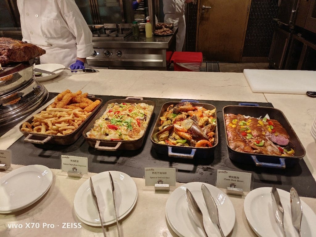 【台北吃到飽】美福彩匯午餐18訪，金卡會員買一送一