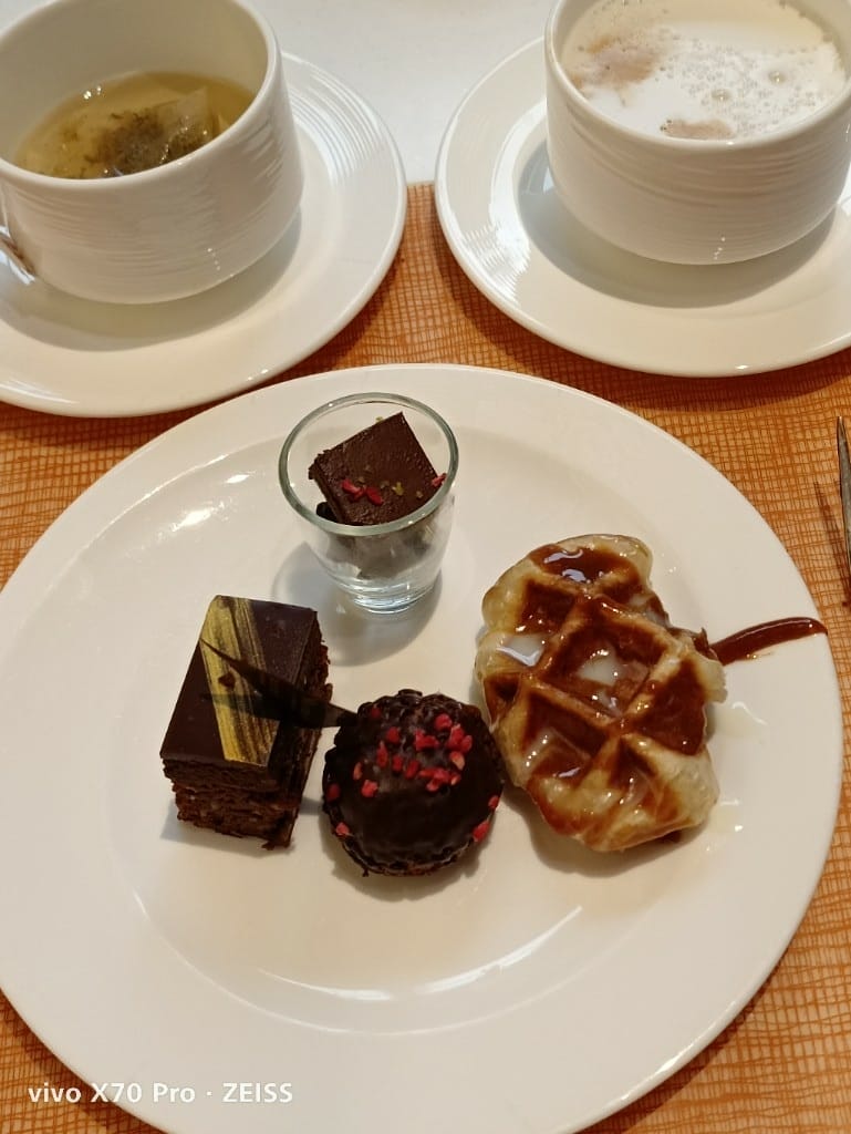 【台北吃到飽】美福彩匯午餐18訪，金卡會員買一送一