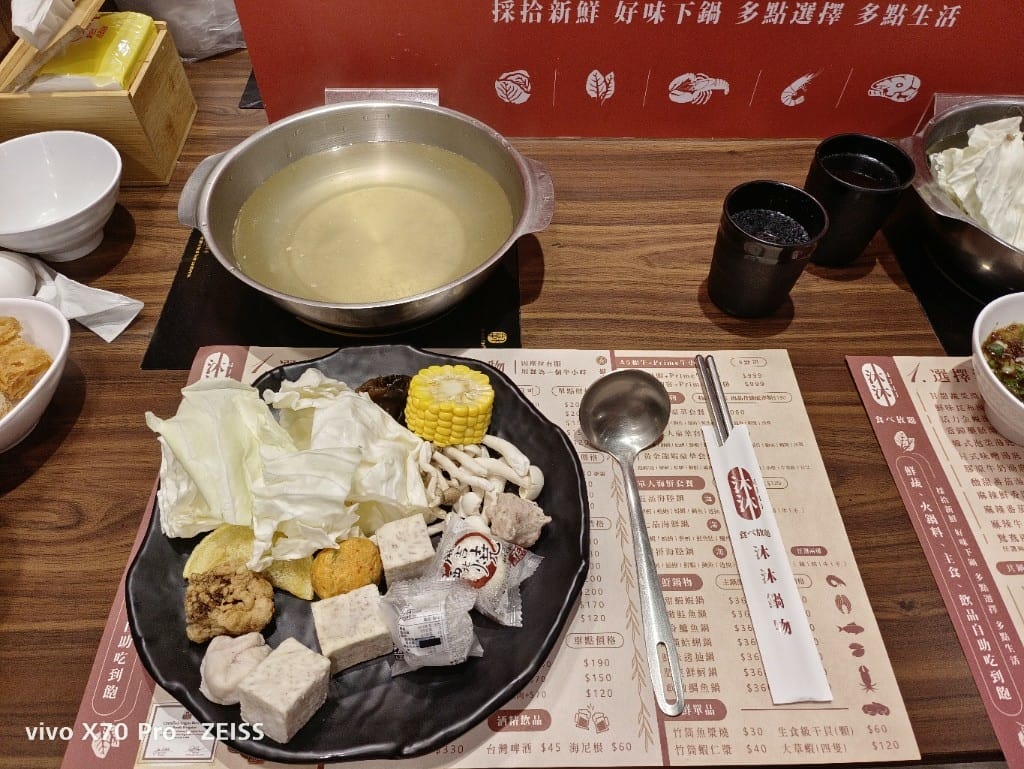【新莊吃到飽】沐沐鍋物MUMU新莊中平店，八方悅二代店，自助吧吃到飽