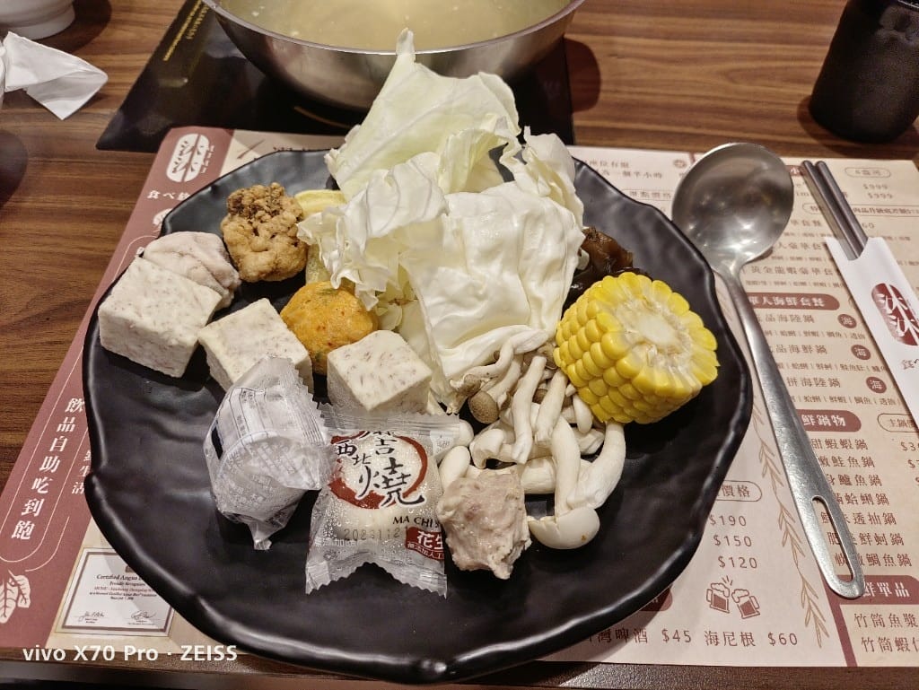【新莊吃到飽】沐沐鍋物MUMU新莊中平店，八方悅二代店，自助吧吃到飽
