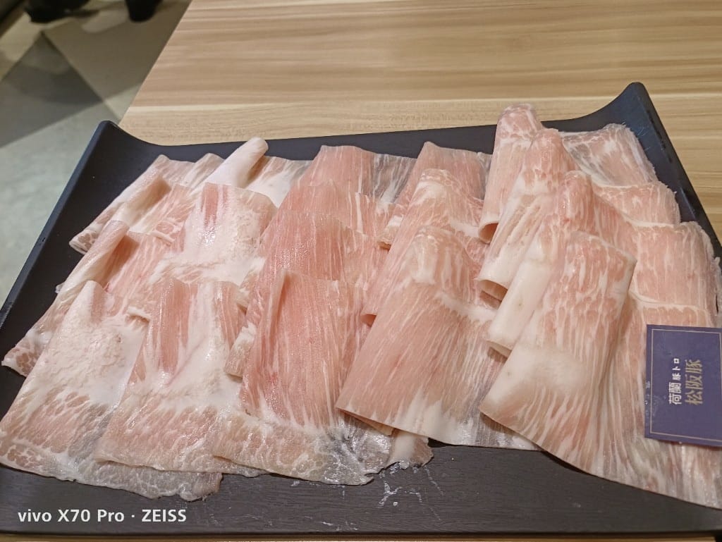 【新莊美食】大魔大滿足鍋物新莊店，號稱全台最強制霸級肉品火鍋店