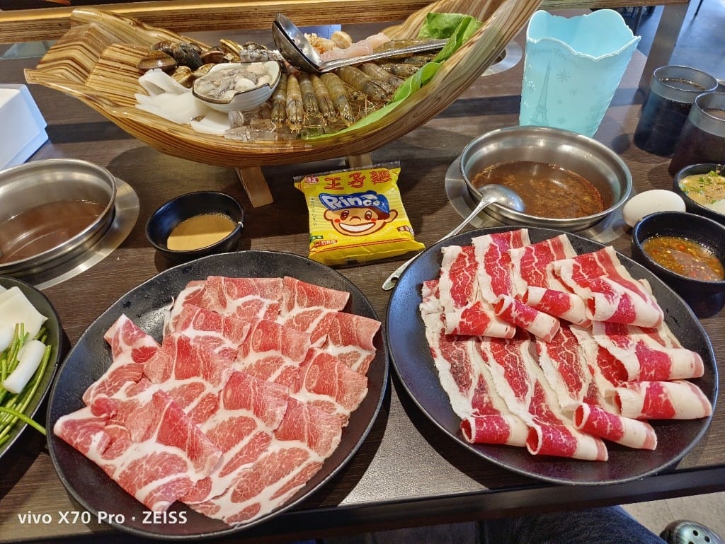【新莊吃到飽】八雲町和牛海鮮鍋物298吃到飽火鍋新莊店