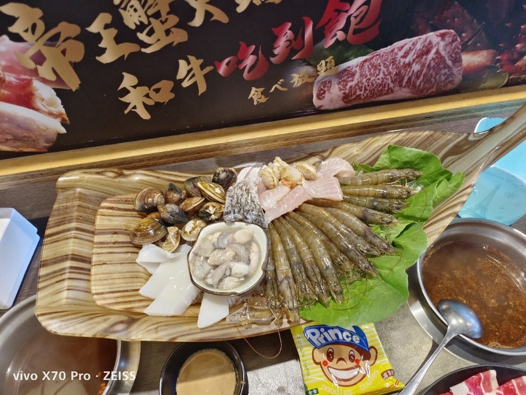 【新莊吃到飽】八雲町和牛海鮮鍋物298吃到飽火鍋新莊店