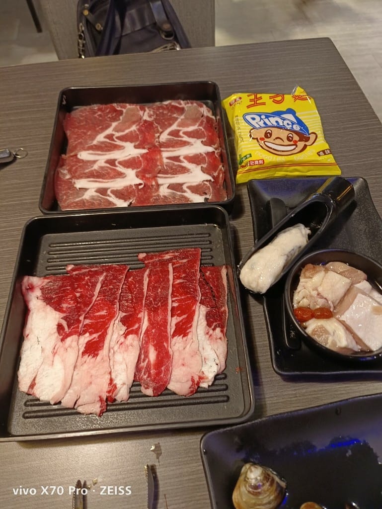 【新莊吃到飽】文岩文岩燒蜀辣鴛鴦鍋，平價不錯吃的麻辣鍋吃到飽