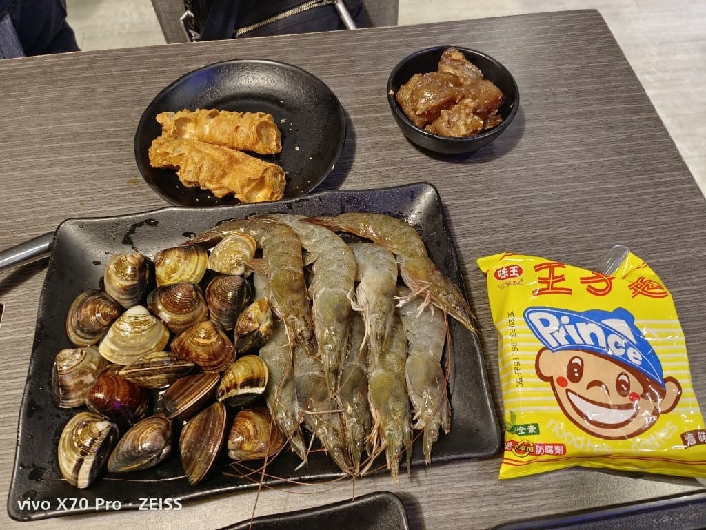 【新莊吃到飽】文岩文岩燒蜀辣鴛鴦鍋，平價不錯吃的麻辣鍋吃到飽